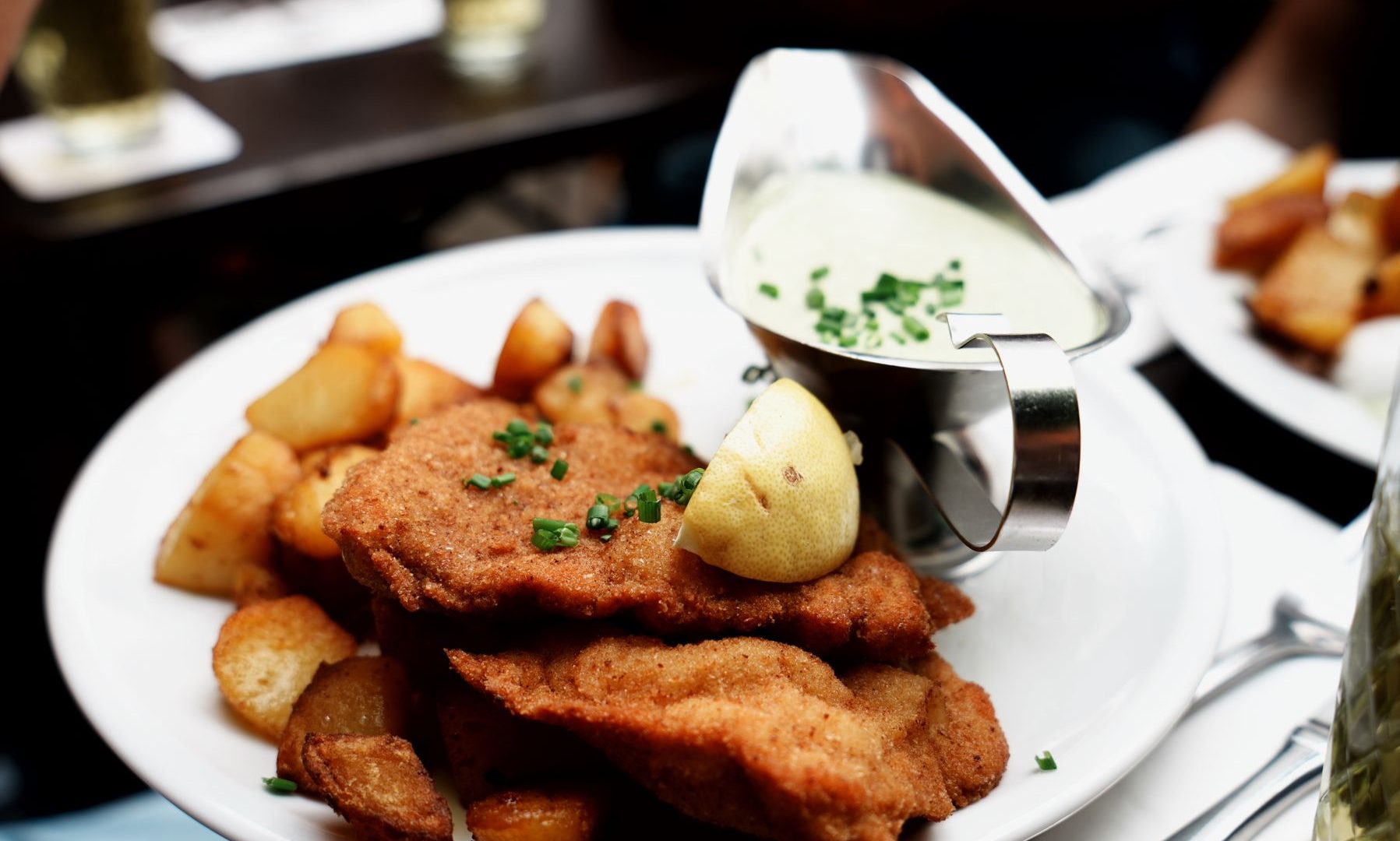Knuspriges Schnitzel mit Bratkartoffeln